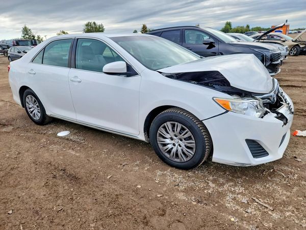 2014 TOYOTA CAMRY — Passenger 3/4