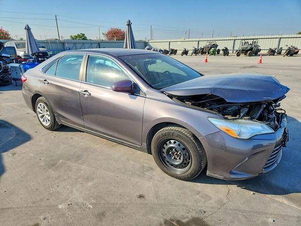 2015 TOYOTA CAMRY — Passenger 3/4