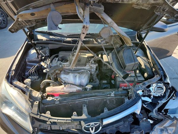 2015 TOYOTA CAMRY — Engine bay