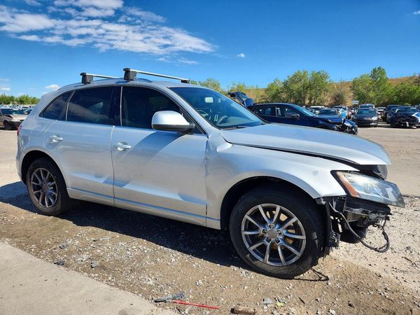 2012 AUDI Q5 Premium — Passenger 3/4