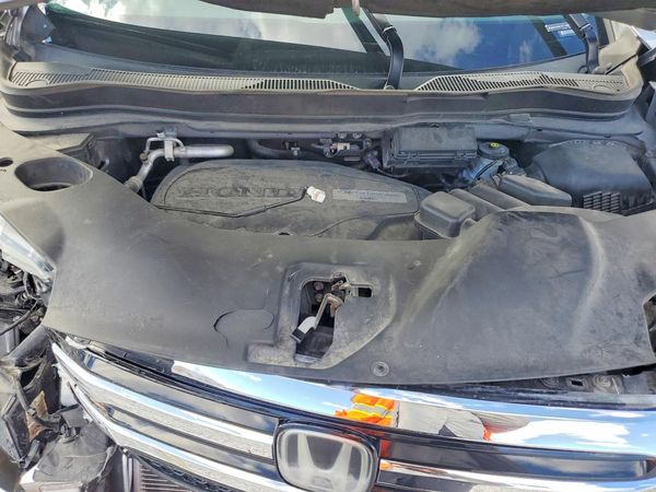 2016 HONDA PILOT Elite — Engine bay