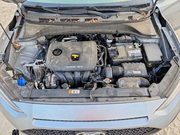 2020 HYUNDAI KONA SE — Engine bay