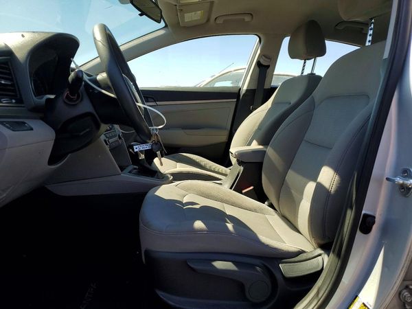 2018 HYUNDAI ELANTRA SE — DENT