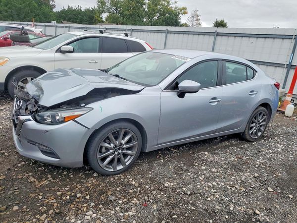 2018 MAZDA 3 Touring — Front 3/4