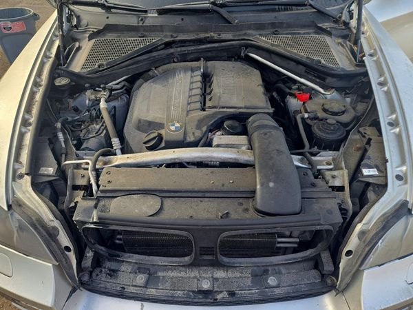 2012 BMW X6 xDrive35i — Engine bay