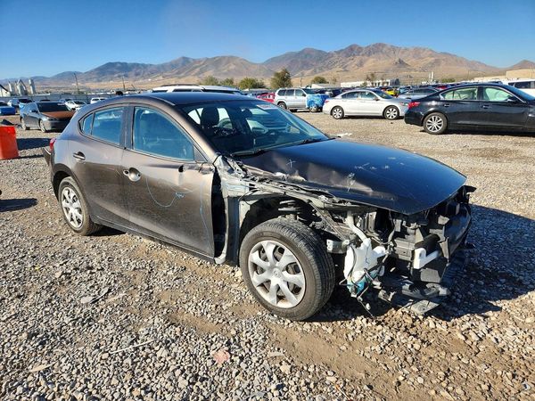 2015 MAZDA 3 Sport/GX — Passenger 3/4
