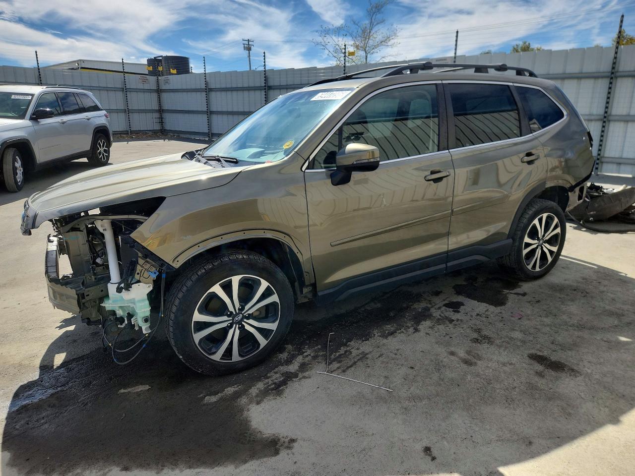 2023 SUBARU FORESTER — Front 3/4