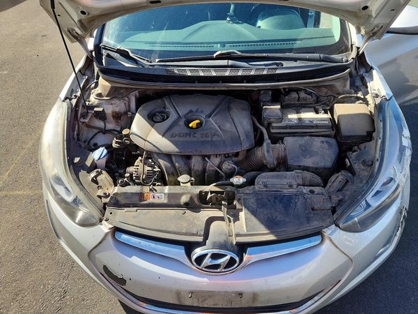2015 HYUNDAI ELANTRA GLS(Middle) — Engine bay