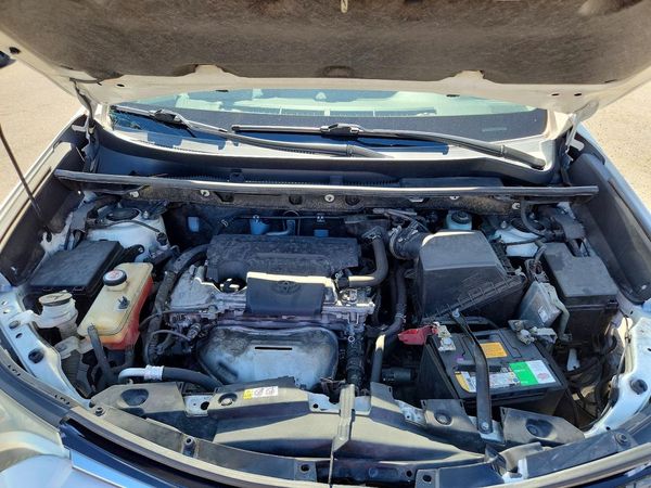 2018 TOYOTA RAV4 Adventure/XLE — Engine bay