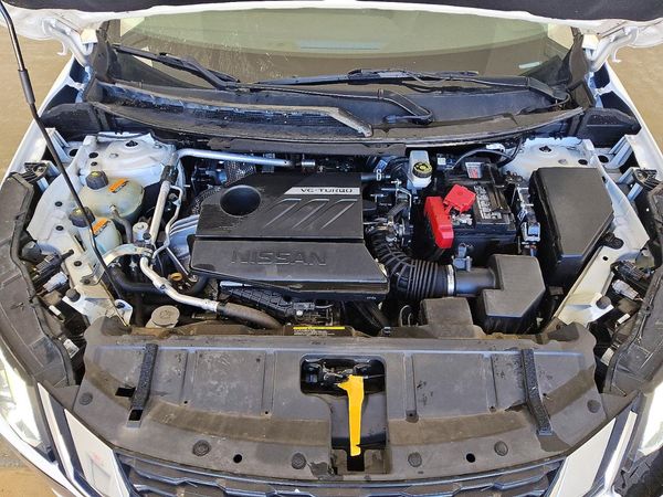 2023 NISSAN ROGUE SV — Engine bay