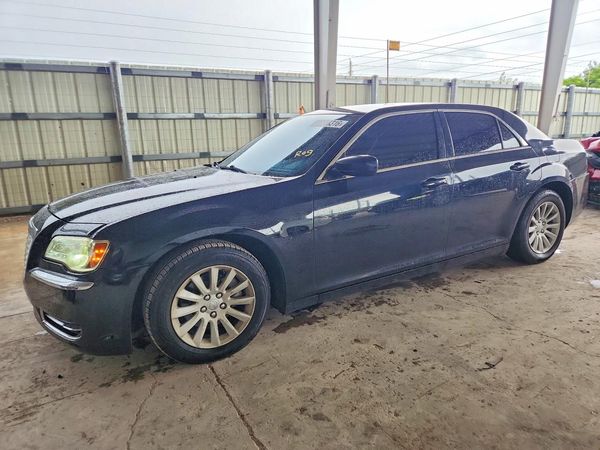 2014 CHRYSLER 300 — DSFA — Front 3/4