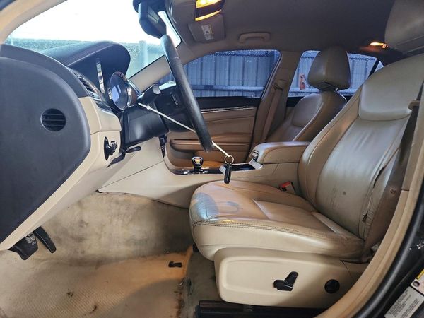 2014 CHRYSLER 300 — DENT