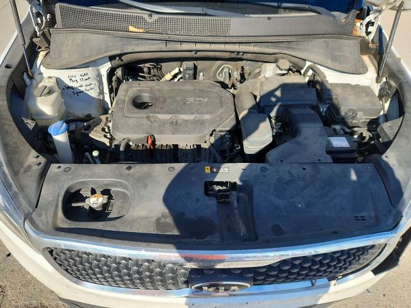 2018 KIA SORENTO L, LX — Engine bay