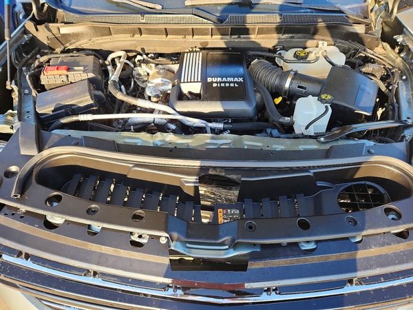 2023 CHEVROLET TAHOE RST — Engine bay