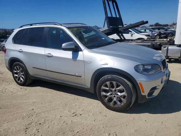 2012 BMW X5 xDrive35i — Passenger 3/4