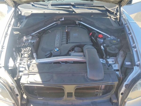 2012 BMW X5 xDrive35i — Engine bay