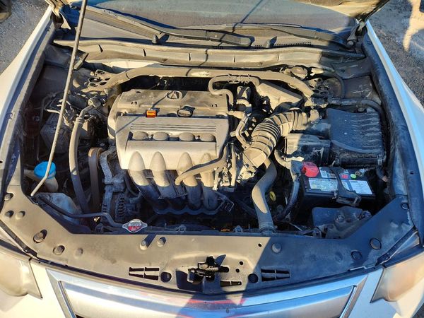 2014 ACURA TSX — Engine bay