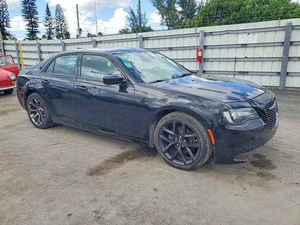 2018 CHRYSLER 300 300S — Passenger 3/4
