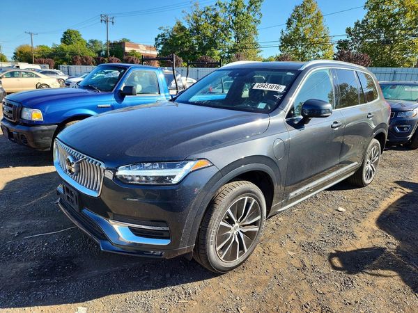 2021 VOLVO XC90 — DSFA — Front 3/4