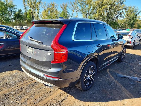 2021 VOLVO XC90 Momentum — PSRA