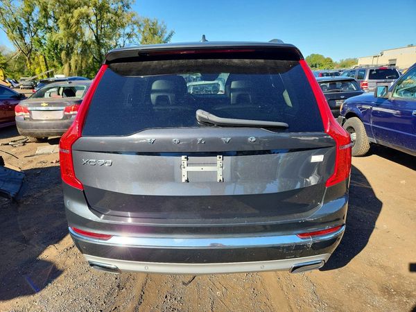 2021 VOLVO XC90 Momentum — DIRR