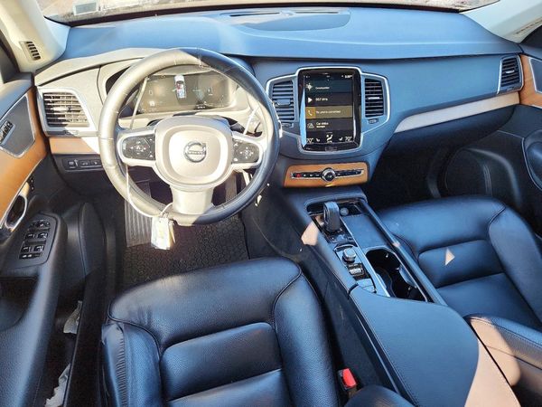 2021 VOLVO XC90 Momentum — CKPT