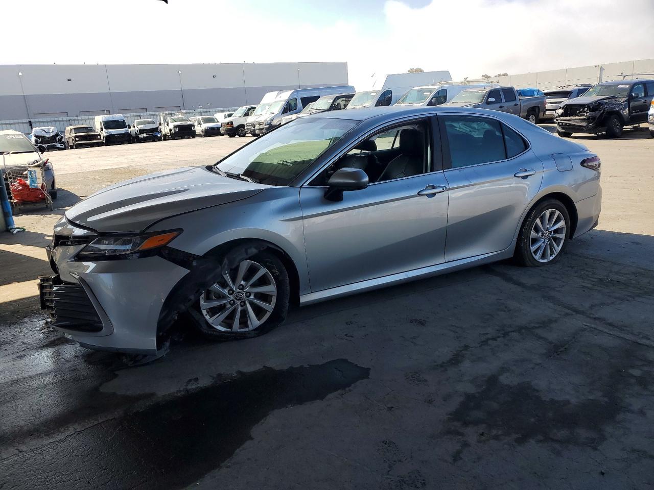 2023 TOYOTA CAMRY LE — Front 3/4