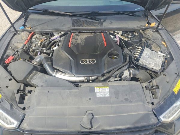 2021 AUDI S7/RS7 quattro Prestige — Engine bay