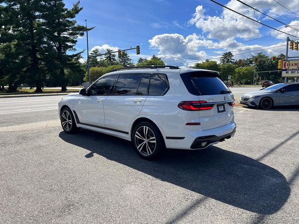 2023 BMW X7
