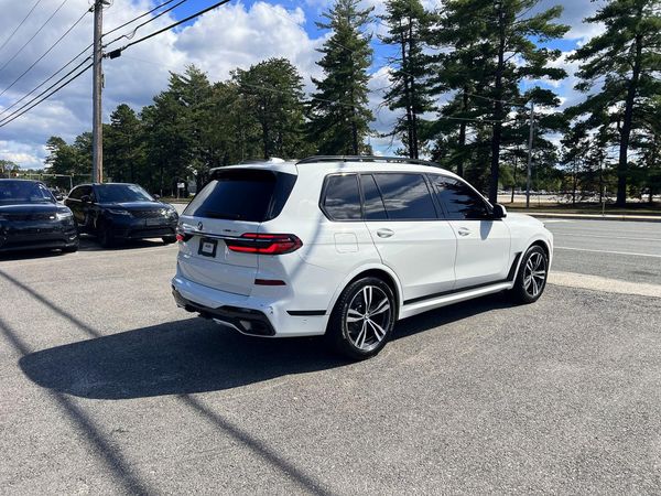 2023 BMW X7
