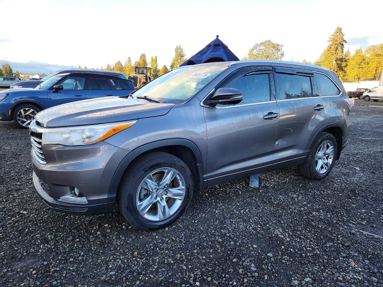 2015 TOYOTA HIGHLANDER Base/Hybrid — Front 3/4