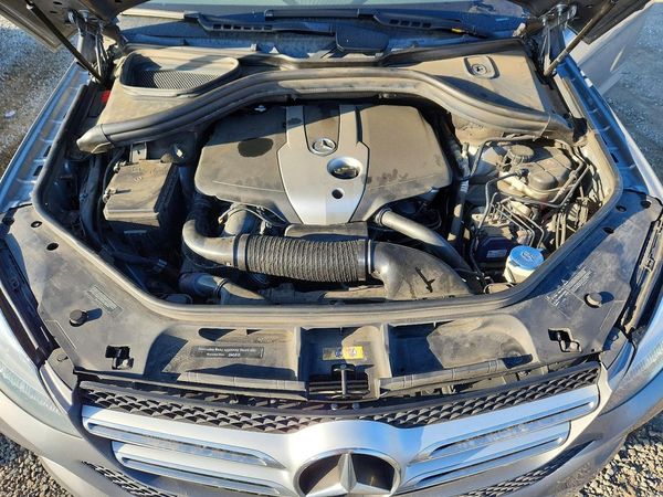 2016 MERCEDES-BENZ GLE GLE300d — Engine bay