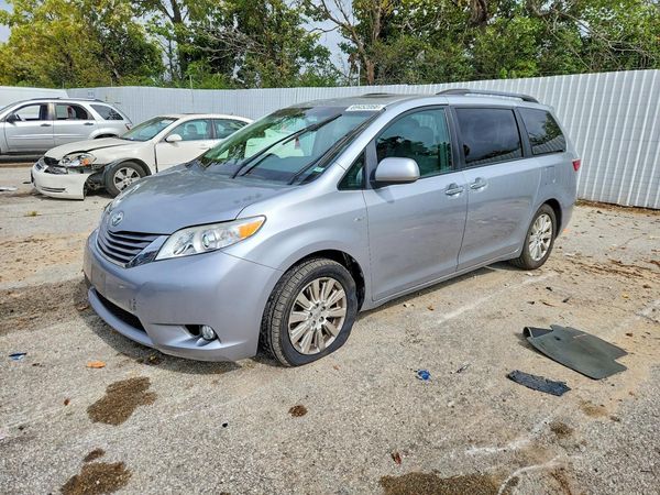 2016 TOYOTA SIENNA — DSFA — Front 3/4
