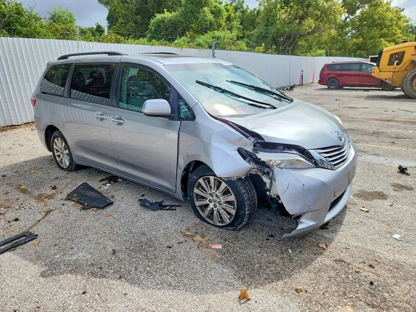 2016 TOYOTA SIENNA — Passenger 3/4