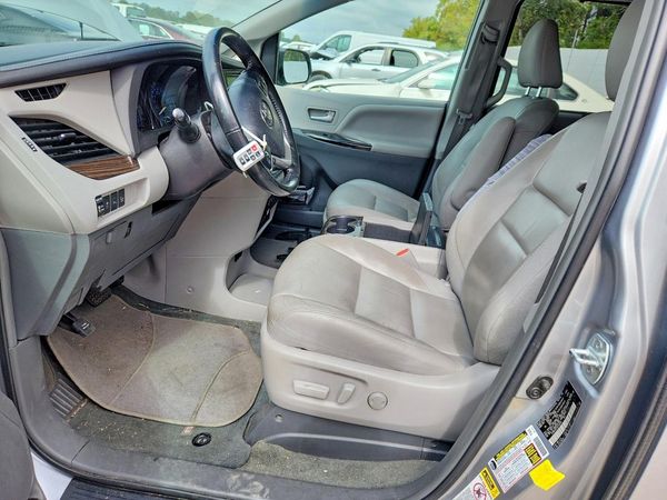 2016 TOYOTA SIENNA — DENT