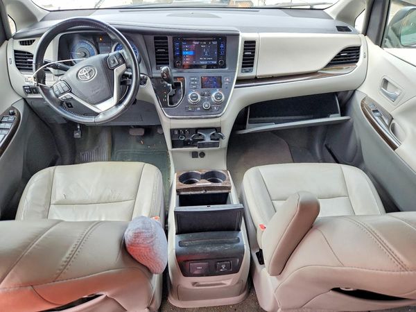 2016 TOYOTA SIENNA — CKPT
