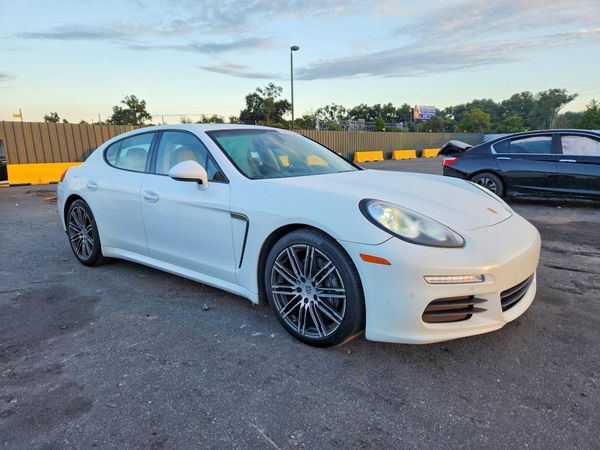 2015 PORSCHE PANAMERA Base (2WD), 4 (4WD) — Passenger 3/4