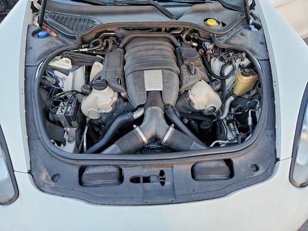 2015 PORSCHE PANAMERA Base (2WD), 4 (4WD) — Engine bay