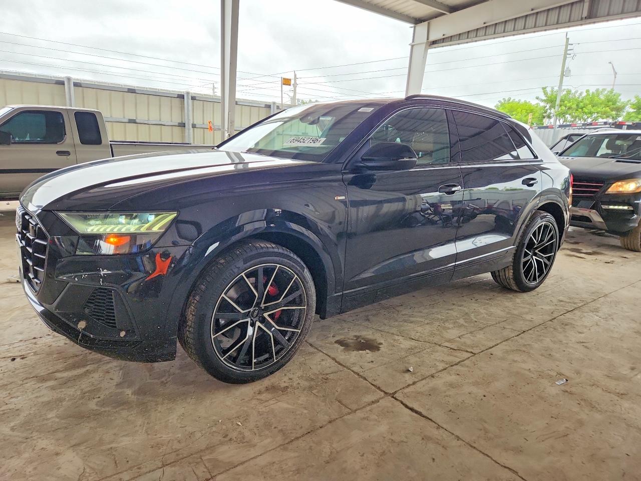 2019 AUDI Q8 S Line quattro Prestige — Front 3/4