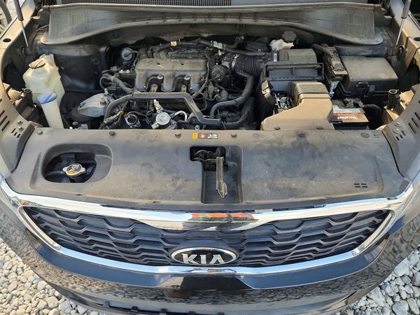 2020 KIA SORENTO L, LX, S — Engine bay