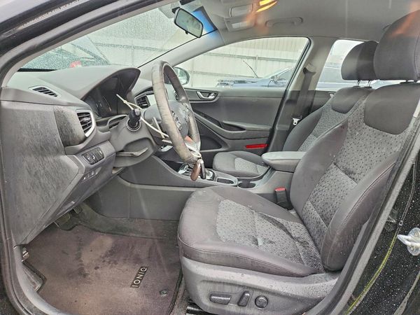 2018 HYUNDAI IONIQ SEL, SEL w/Tech (HEV) — DENT