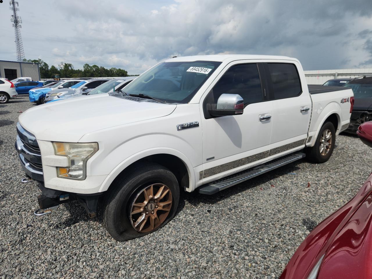 2017 FORD F150 SuperCrew — Front 3/4