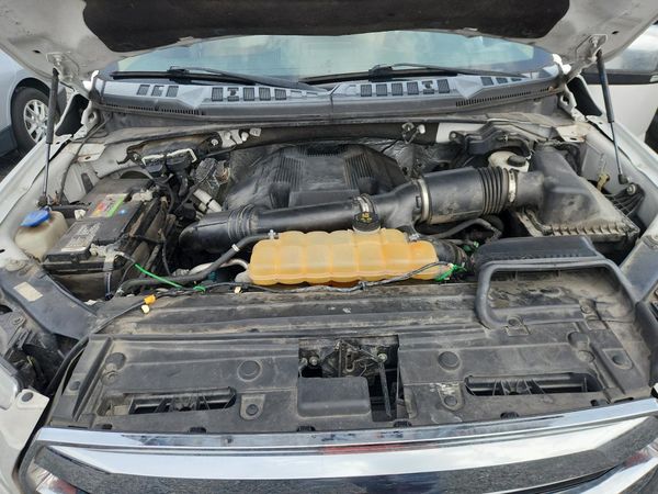 2017 FORD F150 SuperCrew — Engine bay