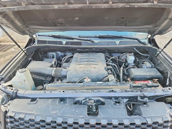 2021 TOYOTA TUNDRA SR5 grade — Engine bay