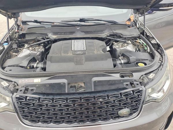 2018 LAND ROVER DISCOVERY HSE Luxury — Engine bay