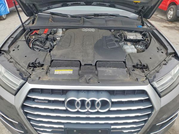 2018 AUDI Q7 quattro Premium Plus — Engine bay