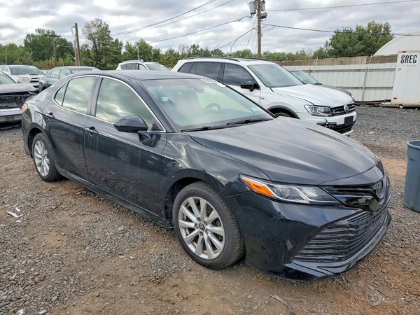2018 TOYOTA CAMRY LE/SE/XLE/XSE — Passenger 3/4