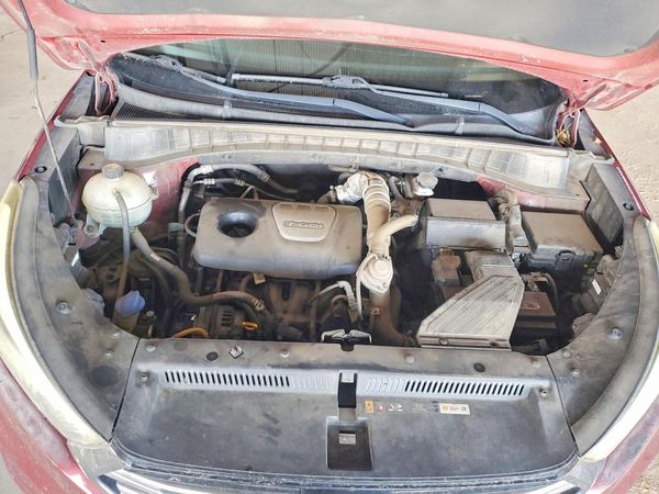 2017 HYUNDAI TUCSON — Engine bay