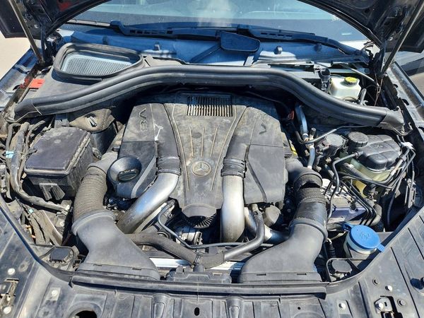 2015 MERCEDES-BENZ GL GL550 4MATIC — Engine bay