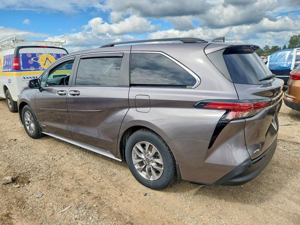 2021 TOYOTA SIENNA XLE — DSRA